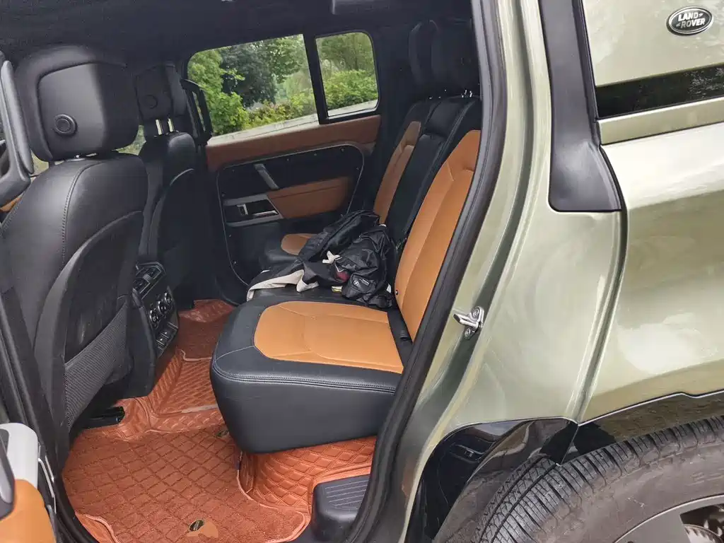 Land Rover Defender 2024 — фото 18