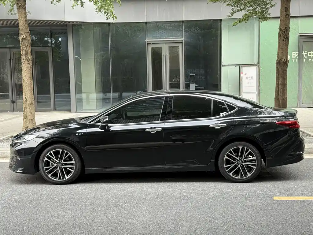 Toyota Camry 2025 — фото 12