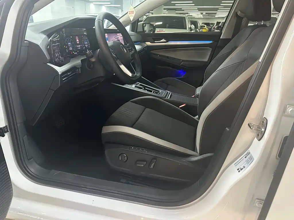 Volkswagen Golf 2025