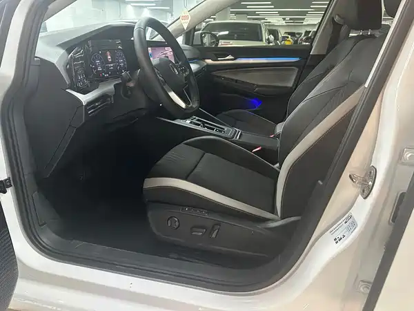 Volkswagen Golf 2025