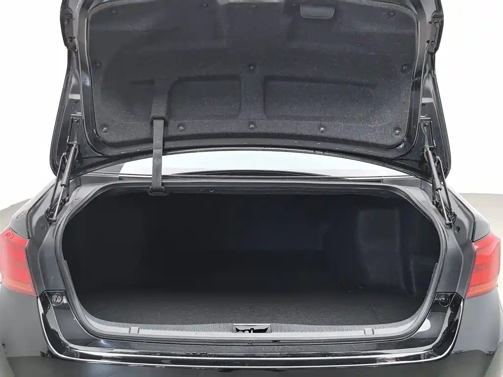 Toyota Crown 2018 — фото 16