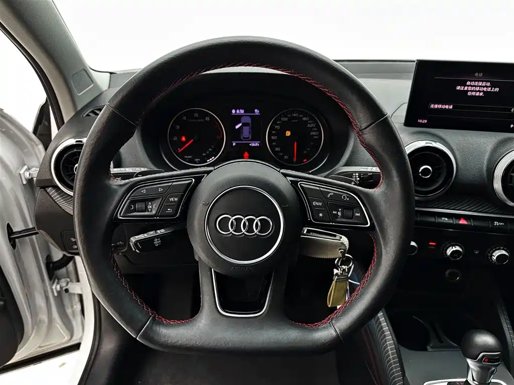Audi Q2L 2022 — фото 11