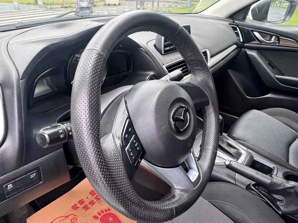 Mazda 3 Axela 2015