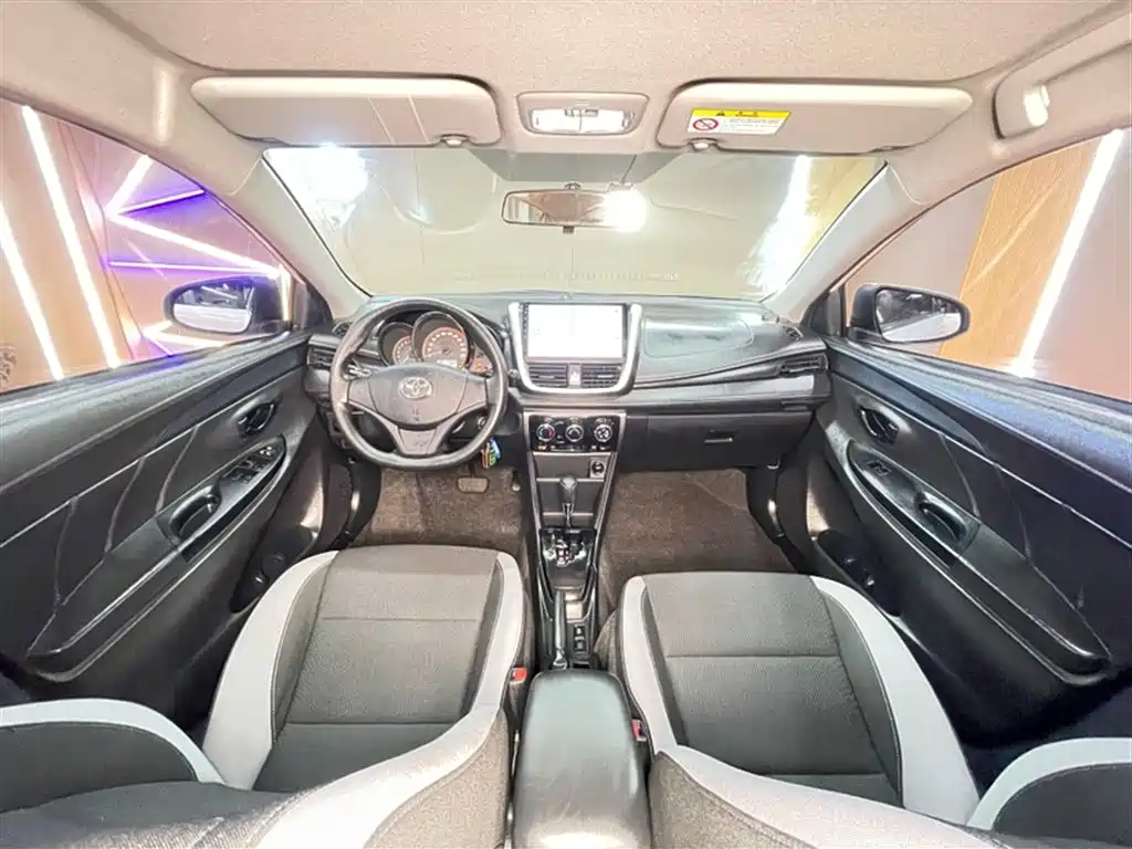 Toyota Yaris L 2020 — фото 17