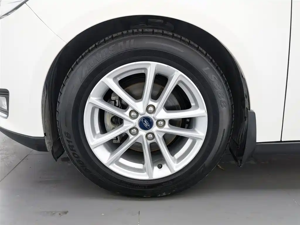 Ford Focus 2015 — фото 17
