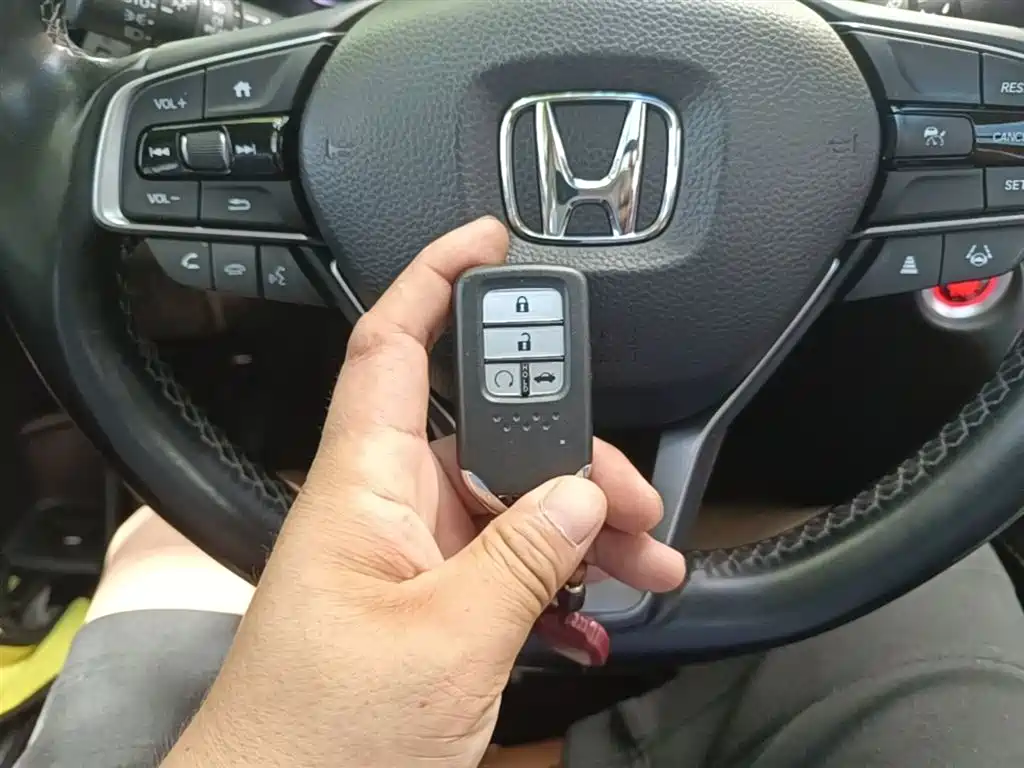 Honda Accord 2022 — фото 9