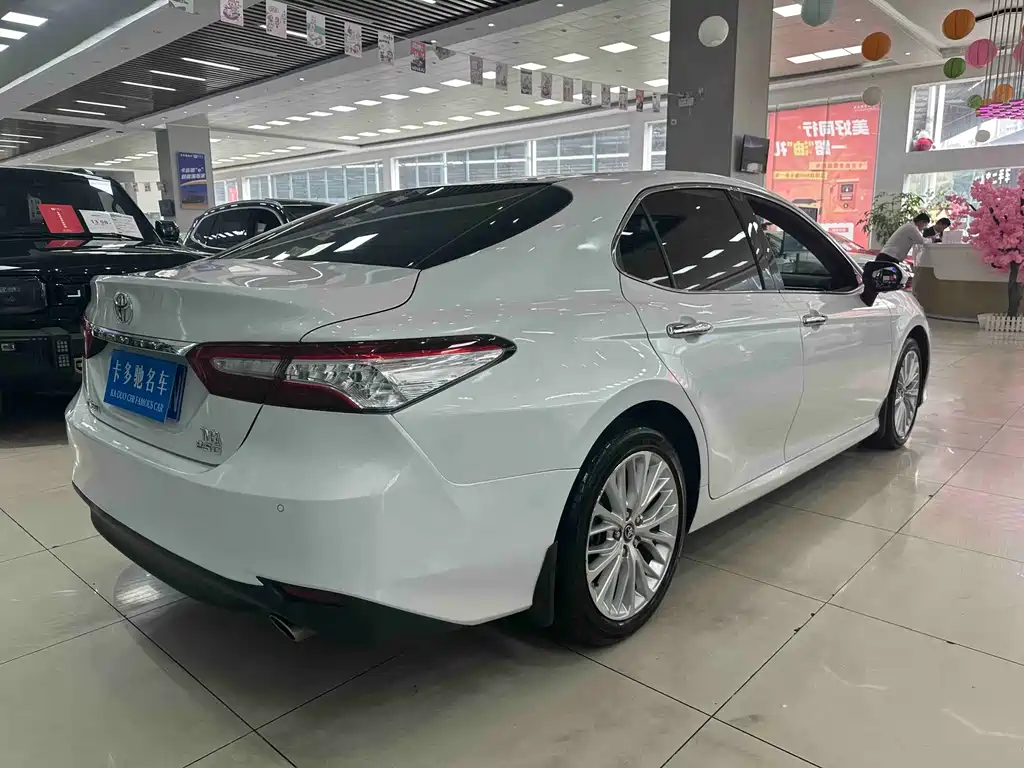 Toyota Camry 2019 — фото 15