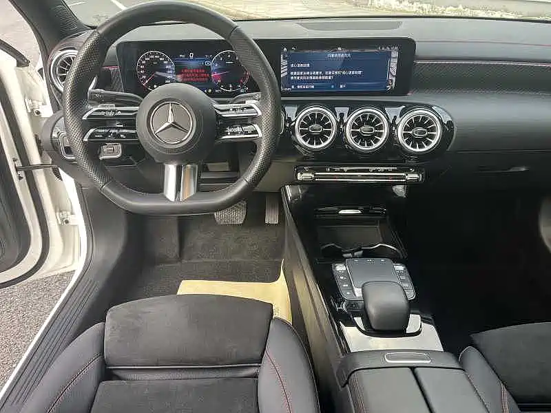 Mercedes-Benz A-Class 2024 — фото 13