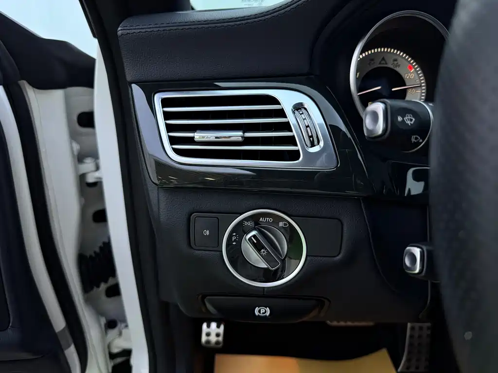 Mercedes-Benz CLS 2017 — фото 17