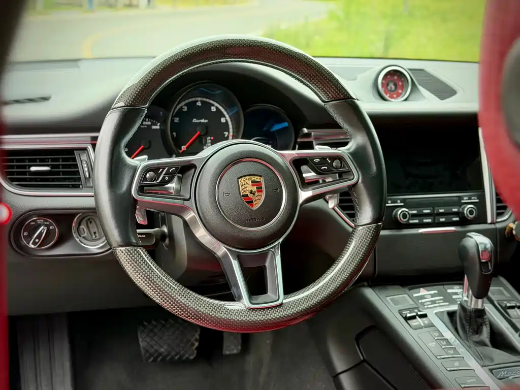 Porsche Macan 2018 — фото 13