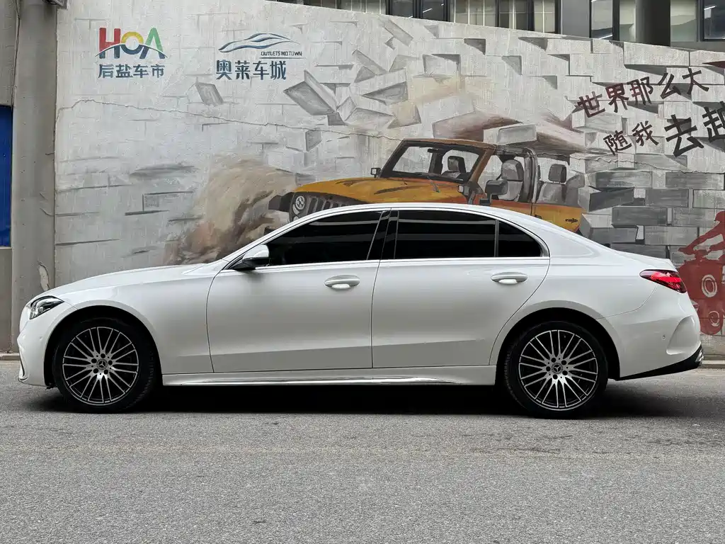 Mercedes-Benz C-Class 2023 — фото 3