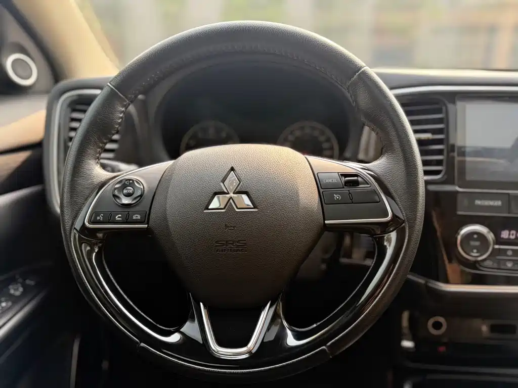 Mitsubishi Outlander 2018 — фото 10