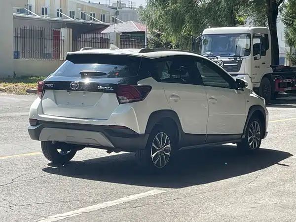 Toyota Yaris L 2023