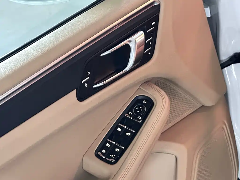 Porsche Macan 2016 — фото 12