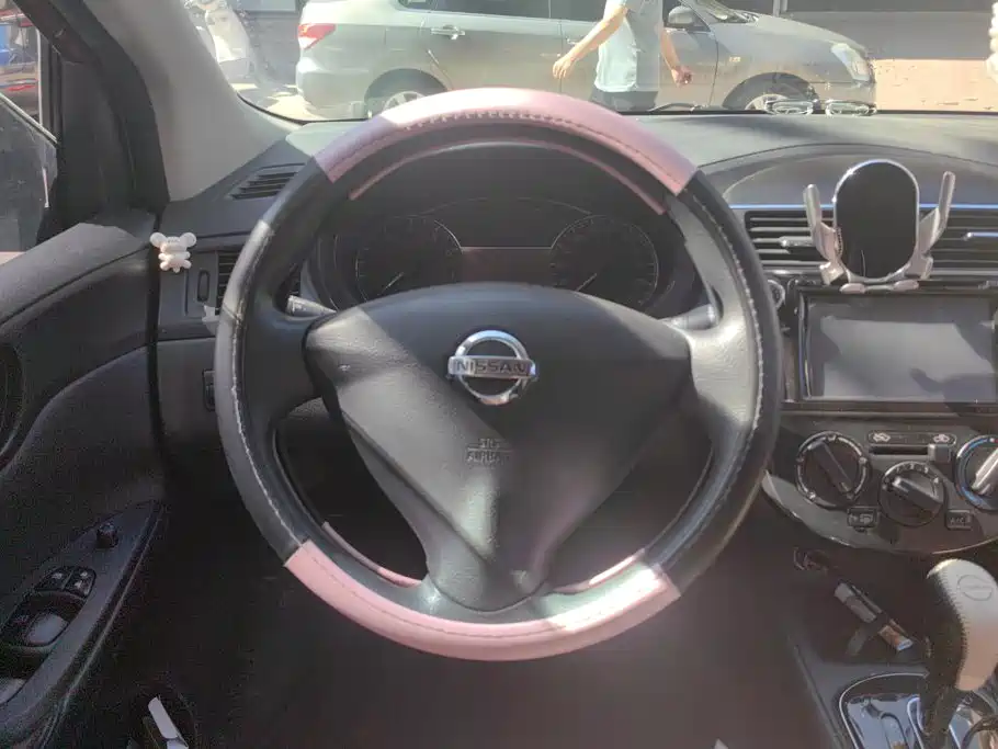 Nissan Tiida 2015 — фото 15