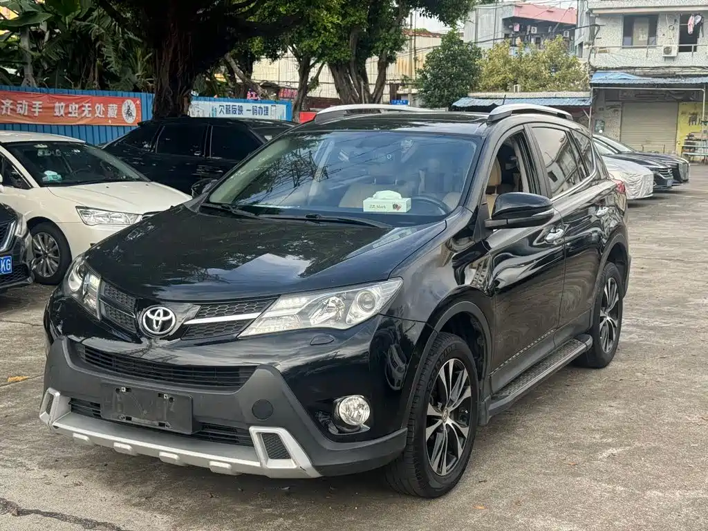 Toyota RAV4 2014 — фото 1