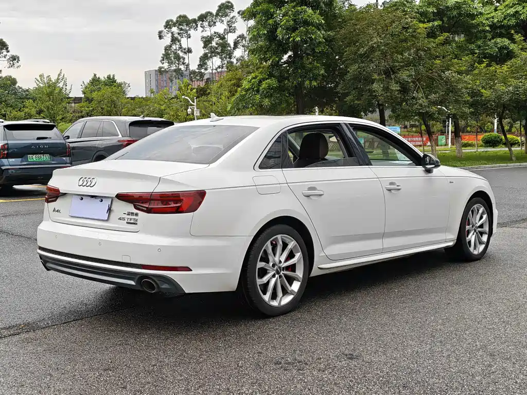 Audi A4L 2018 — фото 15