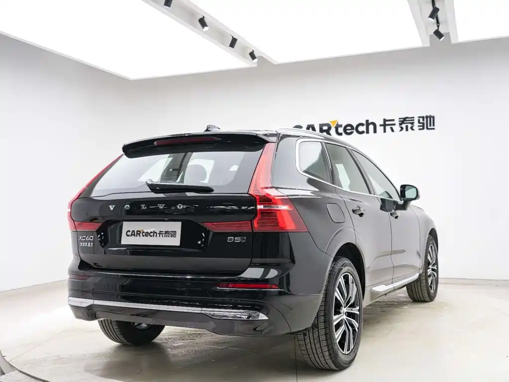 Volvo XC60 2021 — фото 21
