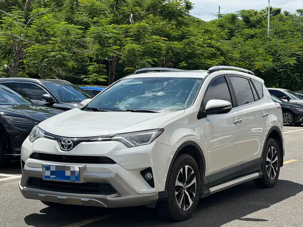 Toyota RAV4 2018 — фото 1