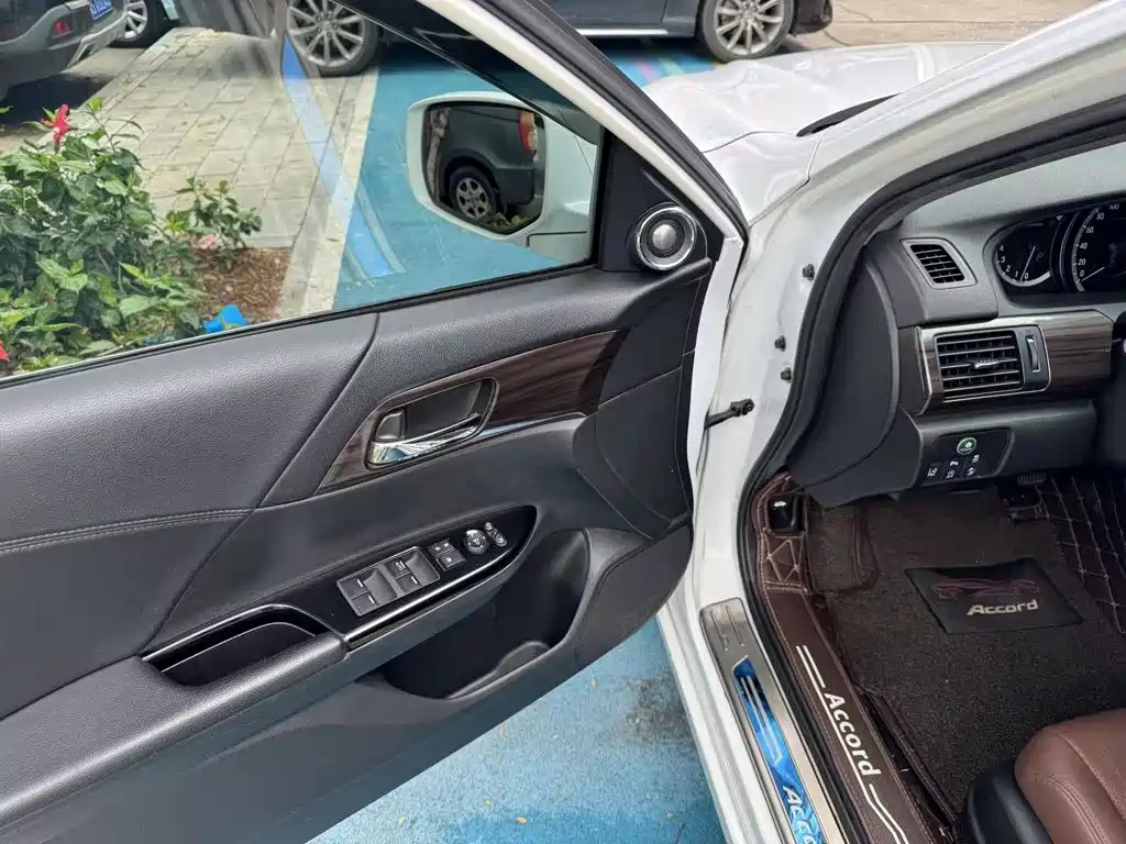 Honda Accord 2016 — фото 16