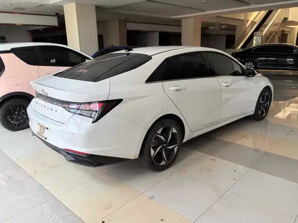 Hyundai Elantra 2023