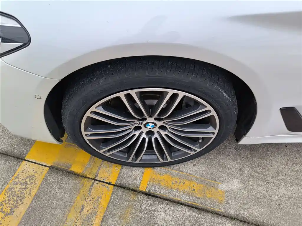 BMW 5 Series 2018 — фото 25
