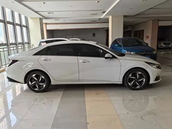 Hyundai Elantra 2023