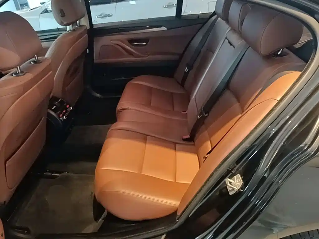 BMW 5 Series 2015 — фото 17