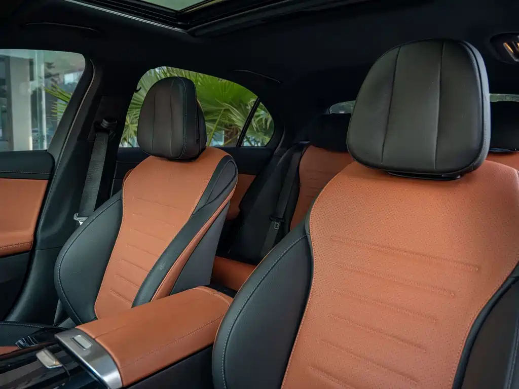 Mercedes-Benz C-Class 2023 — фото 13