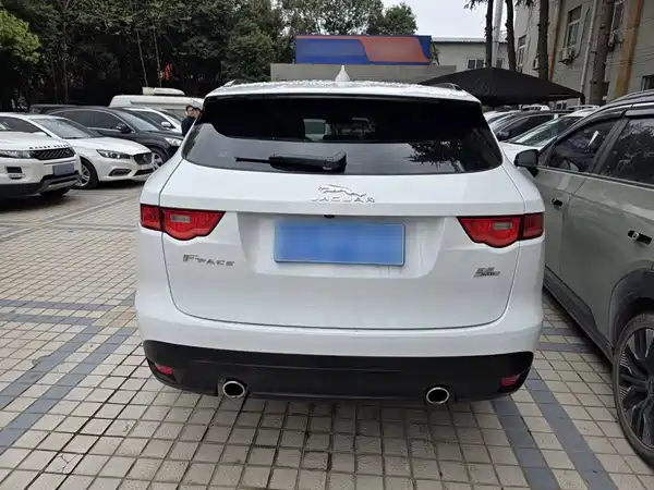 Jaguar F-PACE 2016