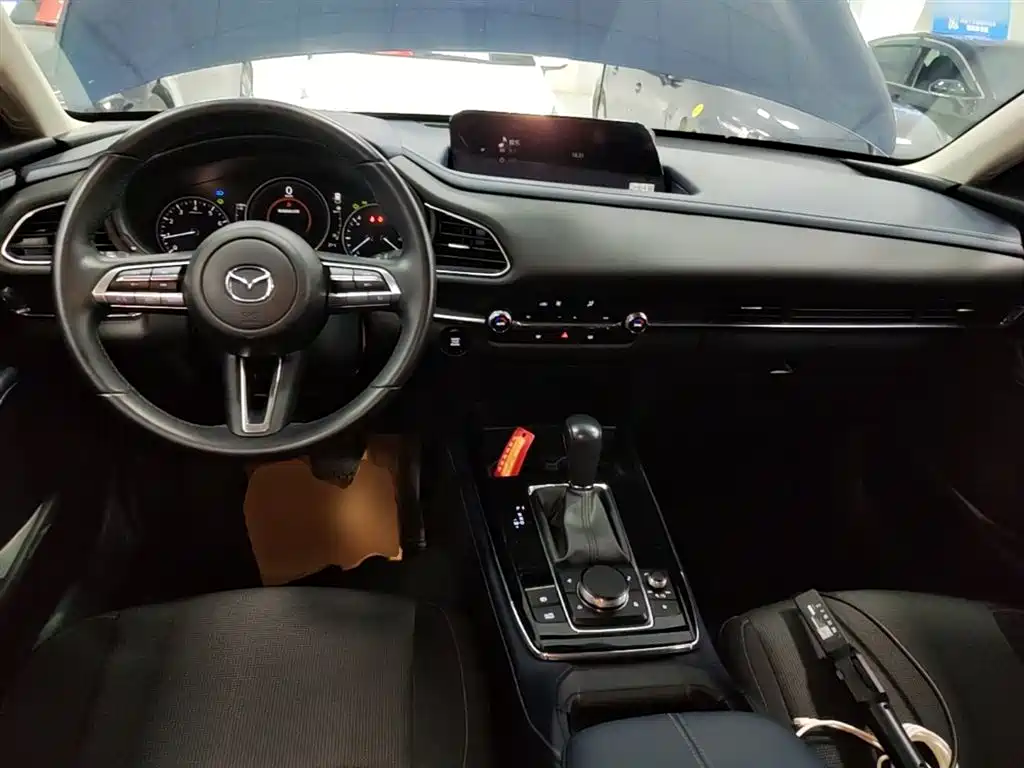 Mazda CX-30 2021 — фото 10