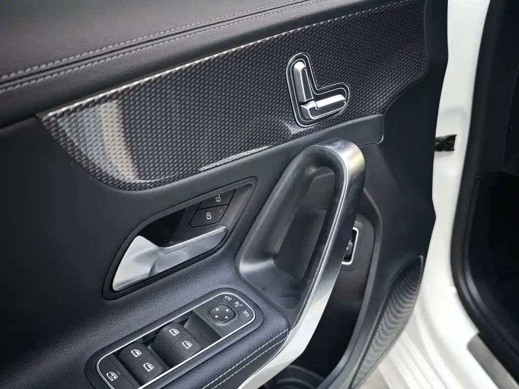 Mercedes-Benz A-Class 2023 — фото 6