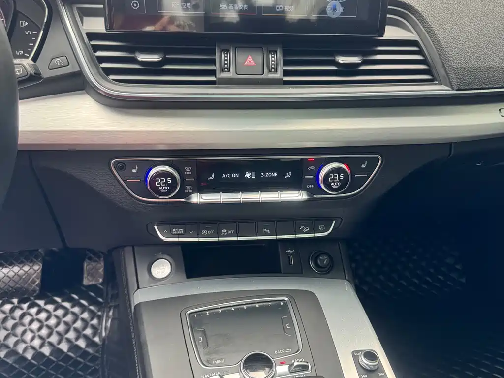 Audi Q5L 2018 — фото 14
