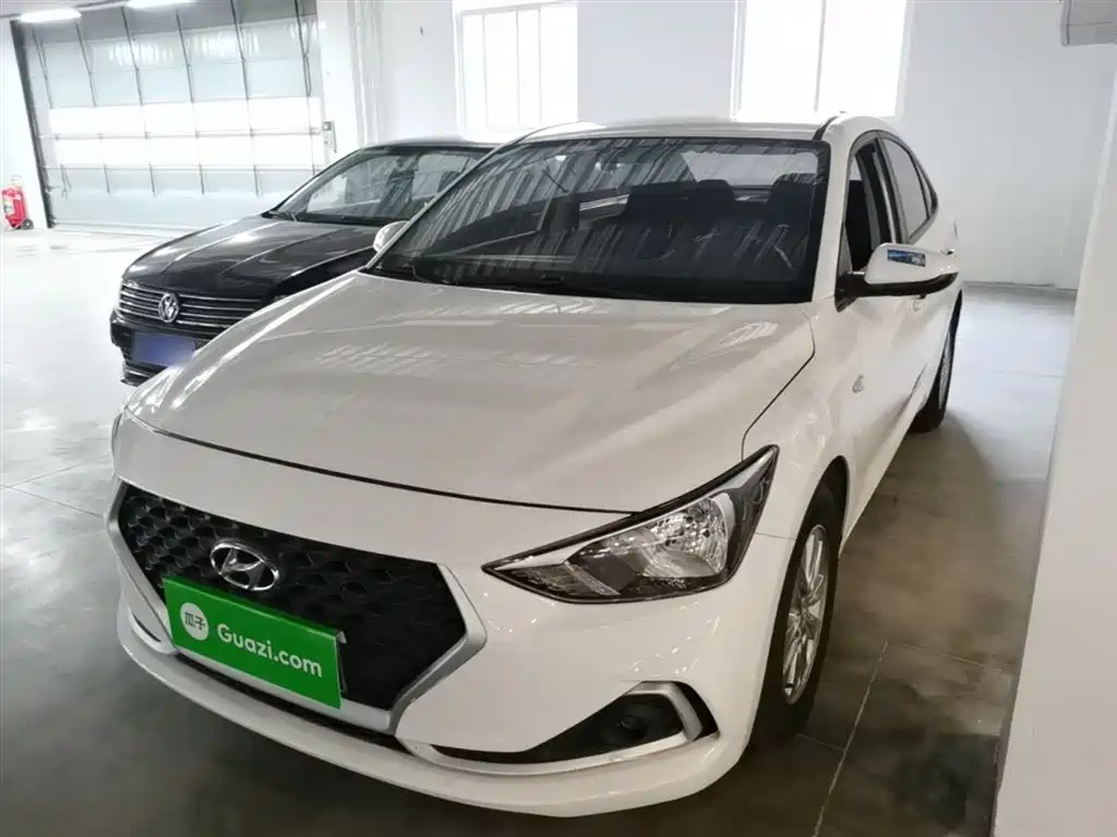Hyundai Elantra 2019 — фото 1