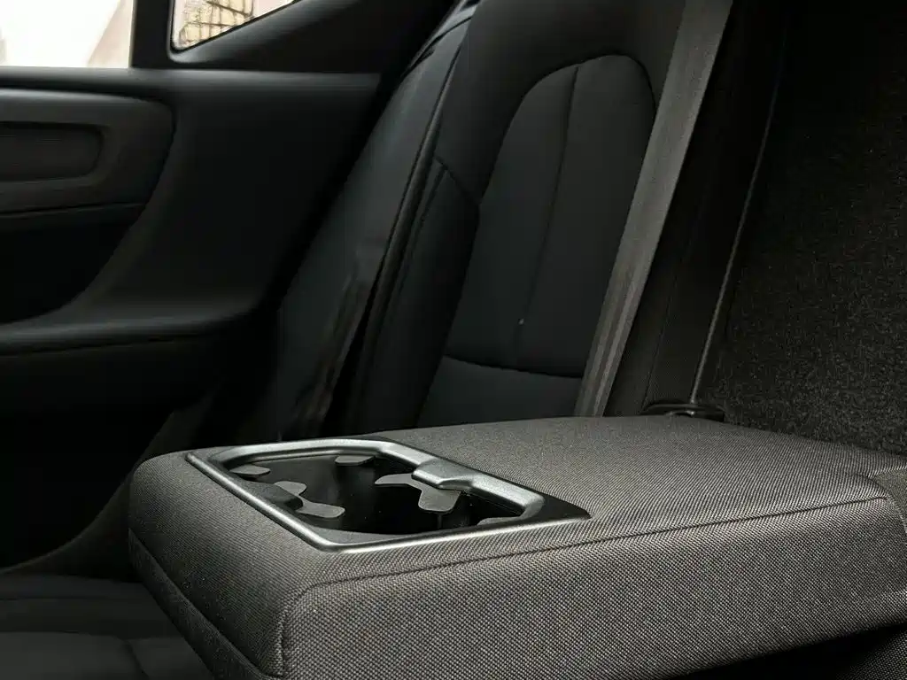Volvo XC40 2021 — фото 16