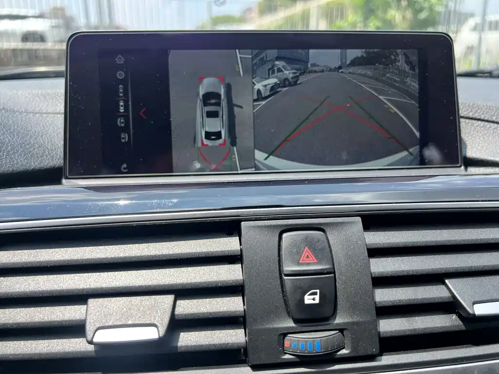 BMW 3 Series 2019 — фото 17