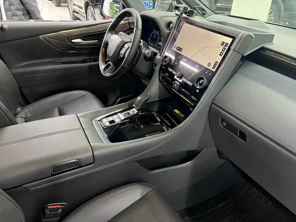 Toyota Alphard 2025 — фото 18