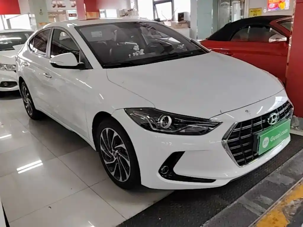 Hyundai Elantra 2020 — фото 4