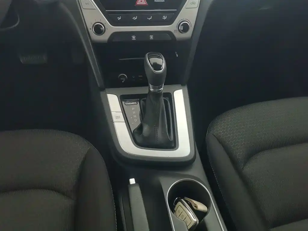 Hyundai Elantra 2018 — фото 14