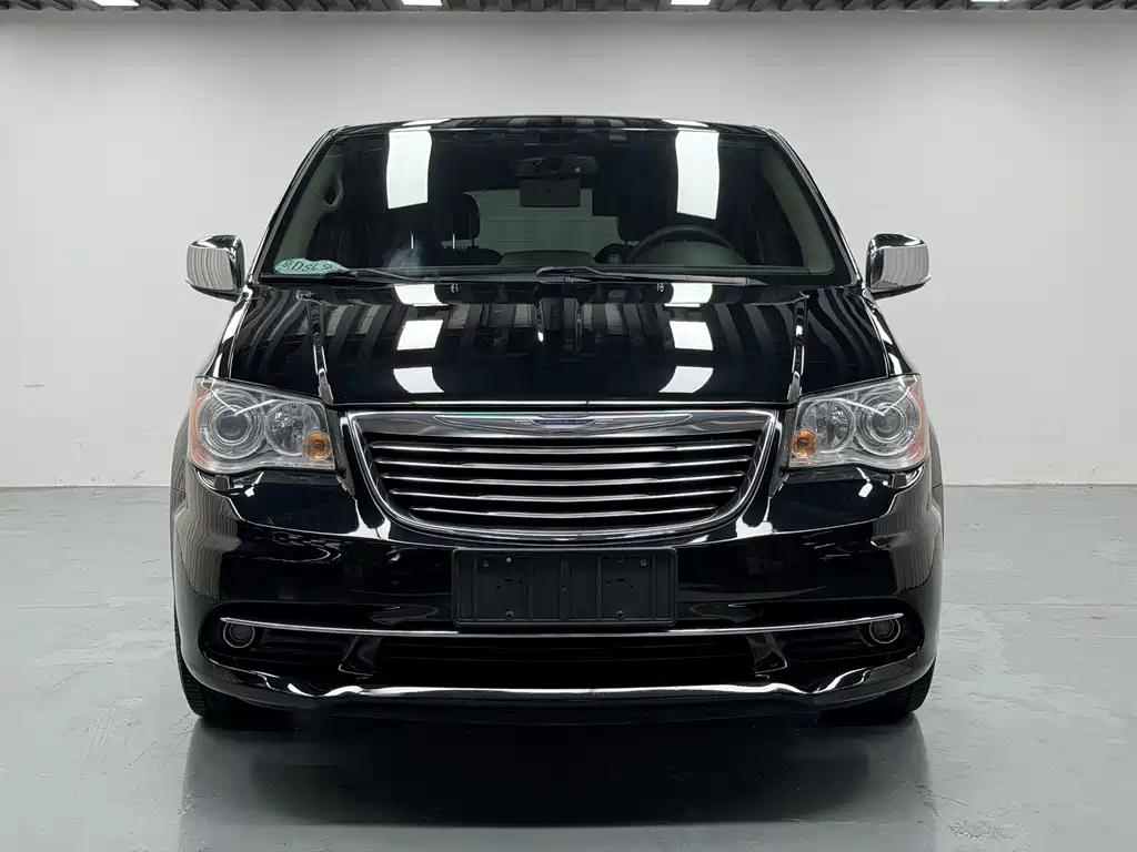 Chrysler Grand Voyager 2018 — фото 2