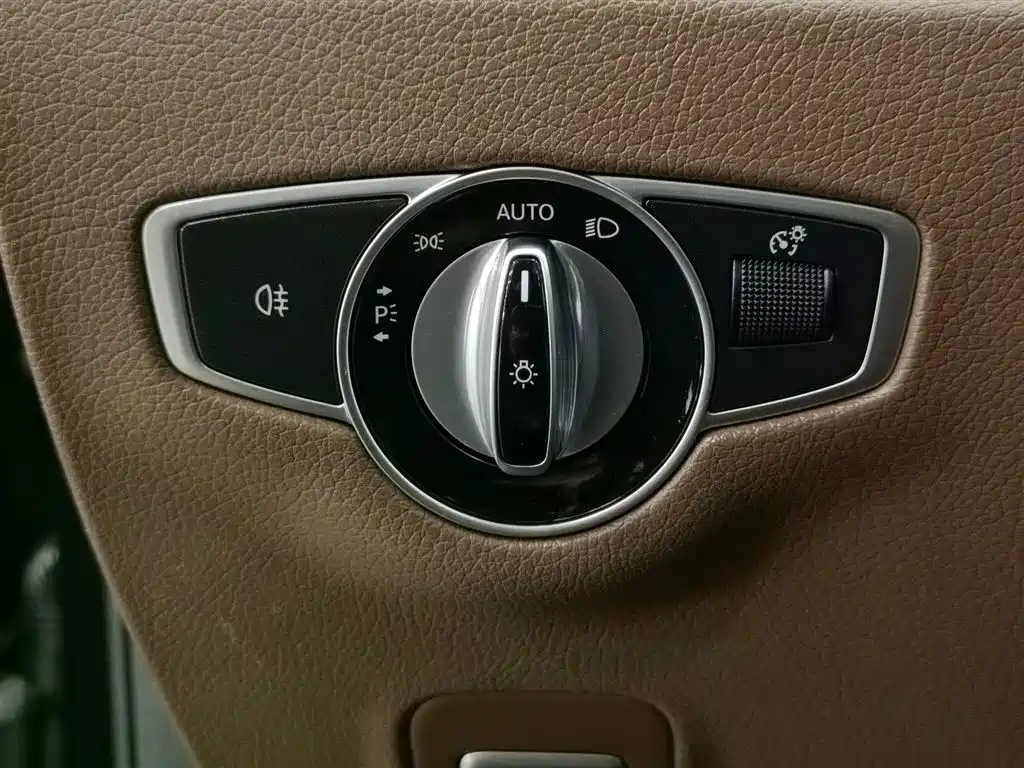 Mercedes-Benz E-Class 2020 — фото 21