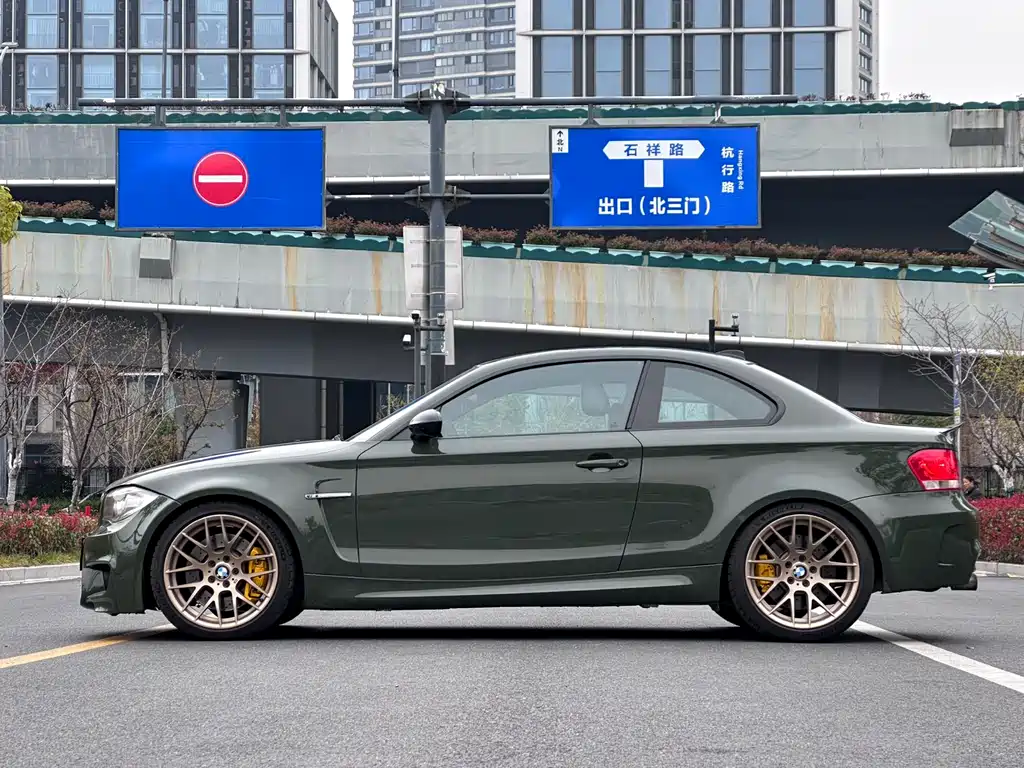BMW 1 Series M 2012 — фото 16