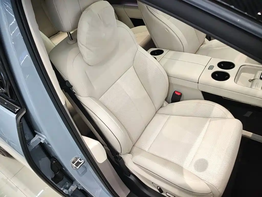 Li Auto i8 2025 — фото 20