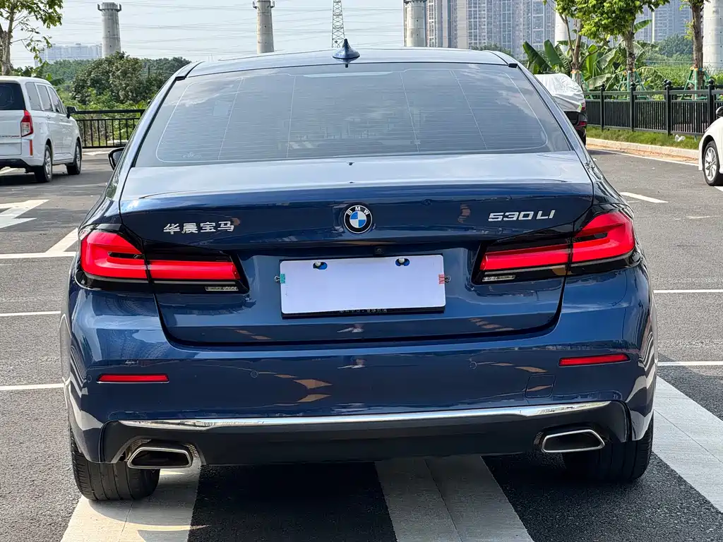 BMW 5 Series 2021 — фото 10