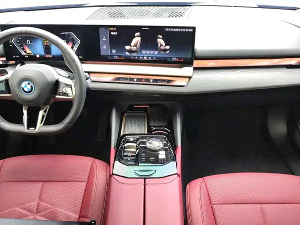 BMW i5 2025