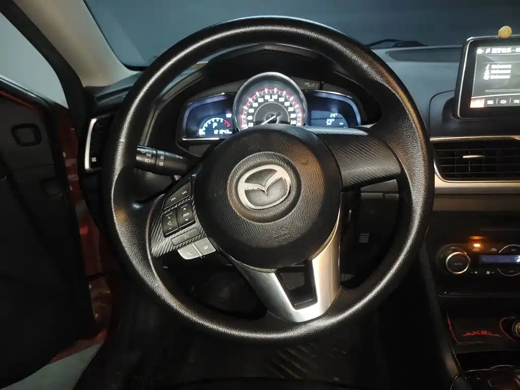 Mazda 3 Axela 2016 — фото 11