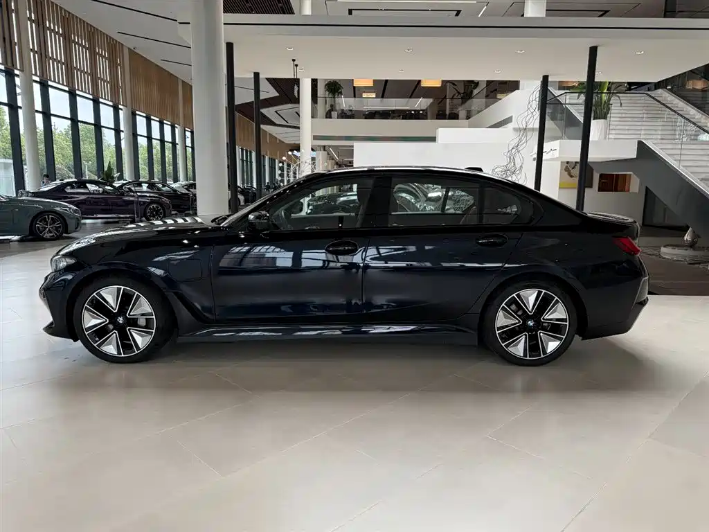 BMW i3 2024 — фото 3