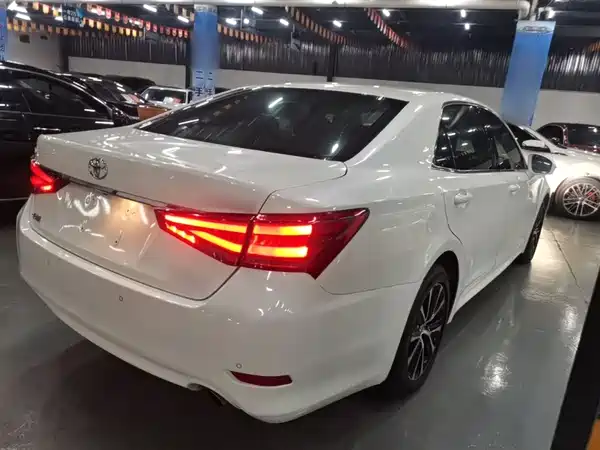 Toyota Crown 2018