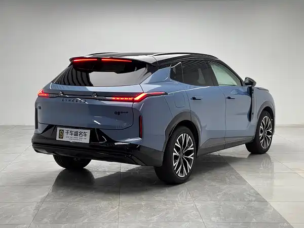 Lynk & Co 08 EM-P 2025