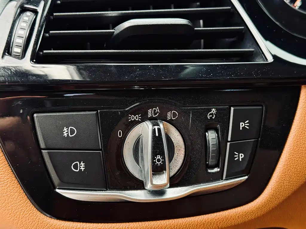 BMW 5 Series 2018 — фото 18